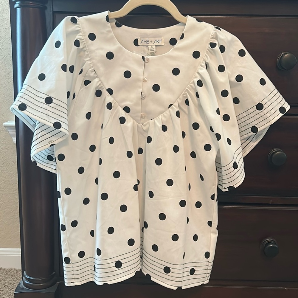 NWT polka dot blouse